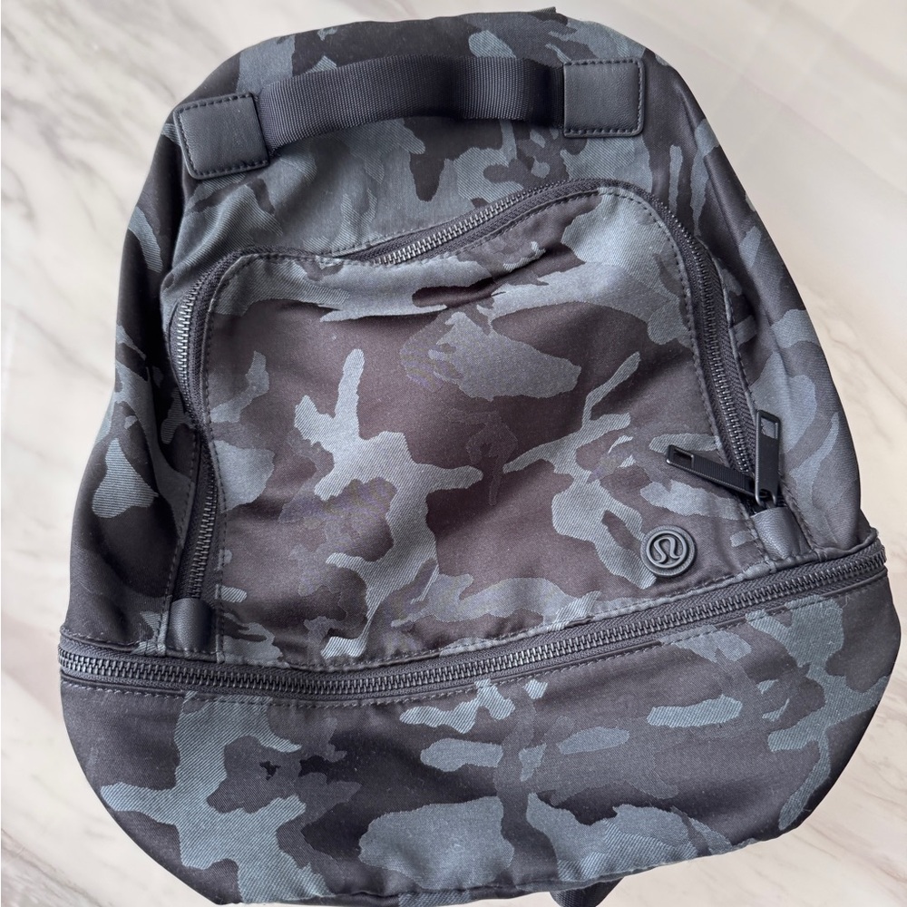 lululemon athletica city adventurer mini in black camo backpack - Picture 1 of 4